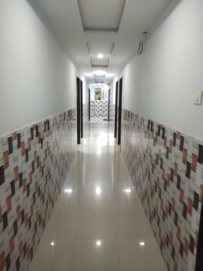 Hotel Shree Krishna Ахмедабад Экстерьер фото