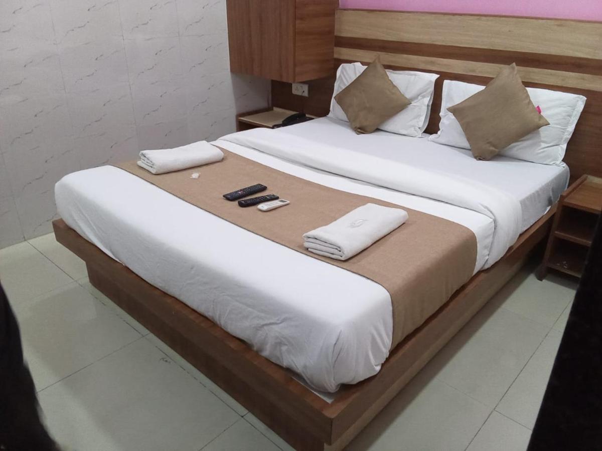 Hotel Shree Krishna Ахмедабад Экстерьер фото